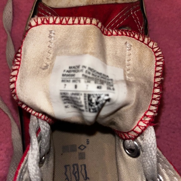 size 9 dirty red converse - Picture 2 of 3